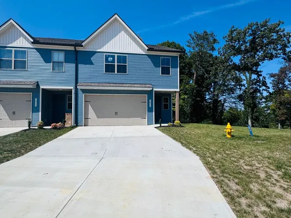 1823 Bennett Village Dr, Maryville, TN 37804