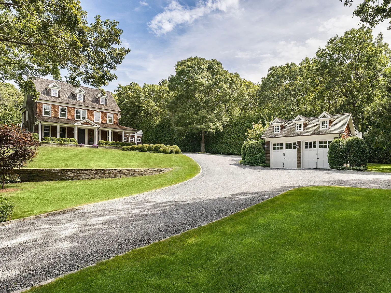 Private Oasis in Sag Harbor Village — Photo 1