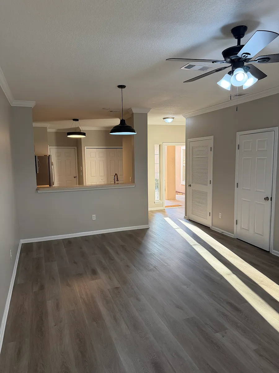 Building Photo - 875 Southern Creek Dr