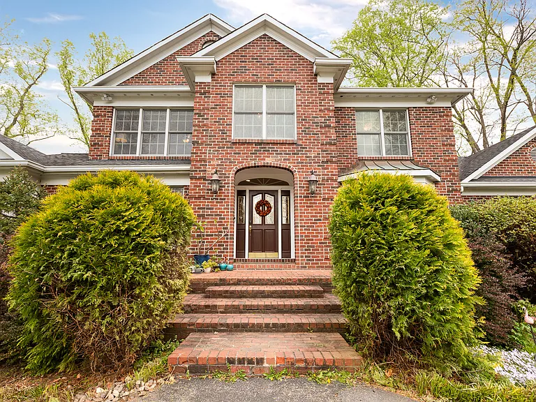 13576 Highland Rd — Photo 83