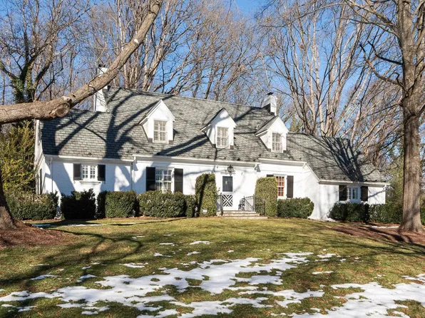 60 Woodland Dr, Staunton, VA 24401