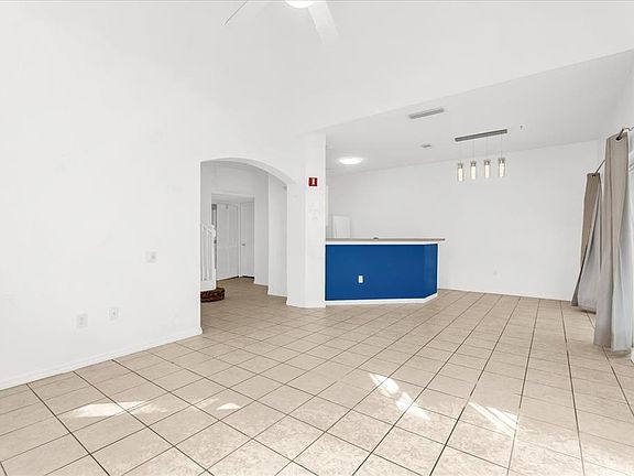 3rd image of 1001 Park Ridge Cir