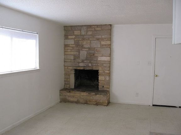 3rd image of 301 E Grady Dr #B