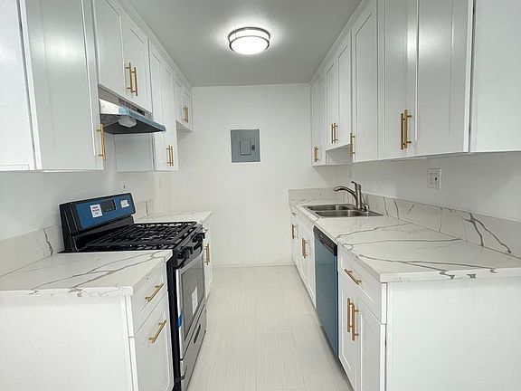 2nd image of 7209 Willoughby Ave APT 15