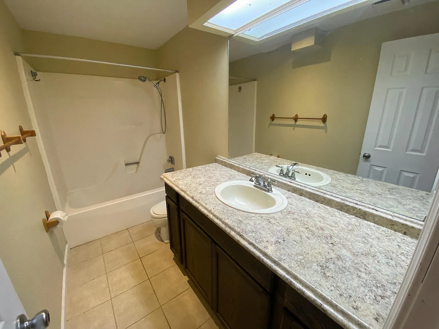 3 bed, 1000 sqft, $1,400 — Photo 3
