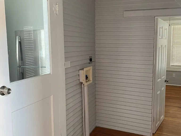 318 E PARK — Photo 14