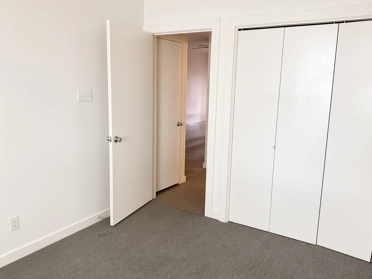 2 bed, 1000 sqft, $1,050 — Photo 2