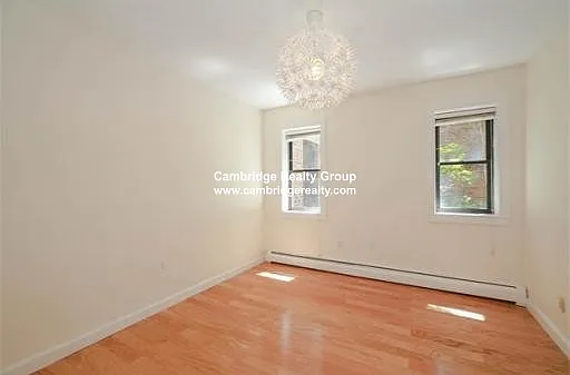 3 bed, 1.0 bath, 969 sqft, $4,200 — Photo 2