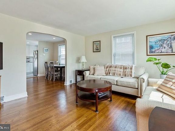 3rd image of 413 Burk Ave