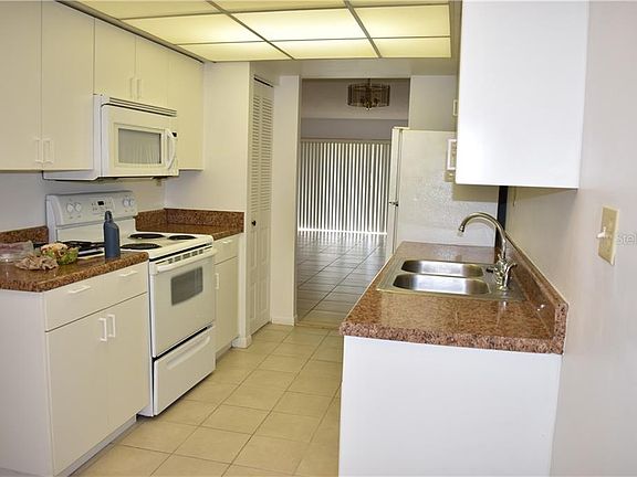 5th image of 2900 Cove Cay Dr Unit 1C