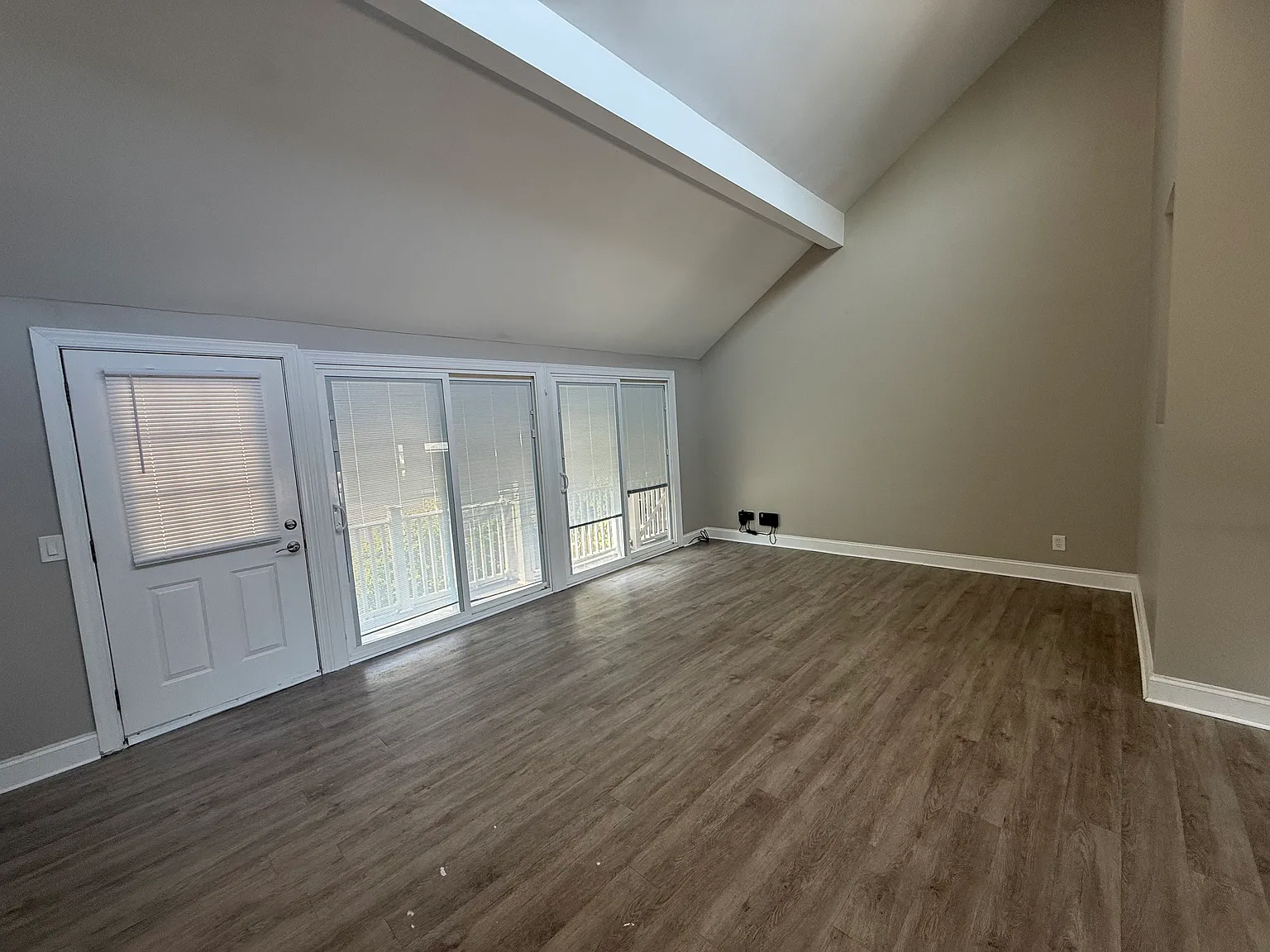 1 bed, 1000 sqft, $1,350 — Photo 2