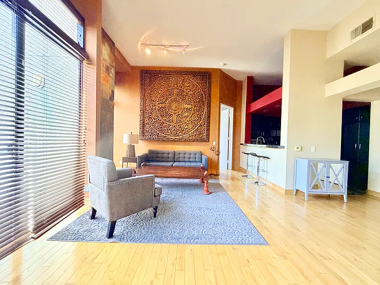 5151 Balboa Blvd #306 — Photo 3