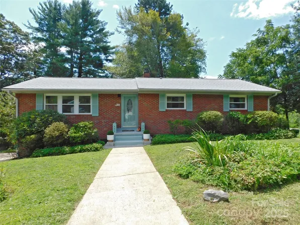 366 Hawthorne Dr, Brevard, NC 28712