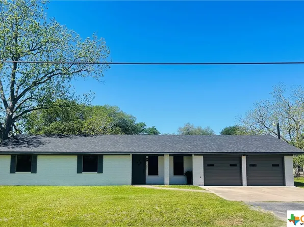 201 N Arnim St, Moulton, TX 77975