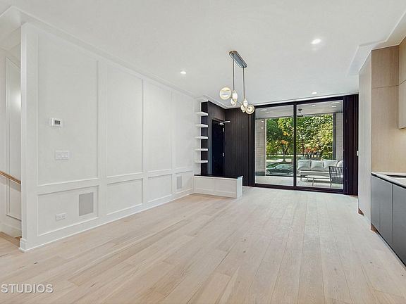 5th image of 642 W Webster Ave #1