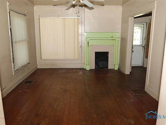 3rd image of 2218 Rosewood Ave
