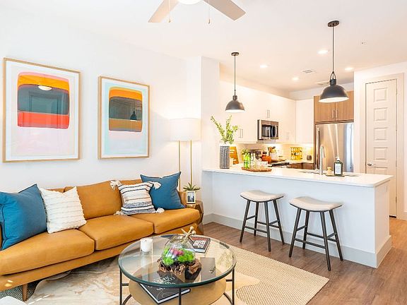 4th image of 1301 E Mockingbird Ln #2201