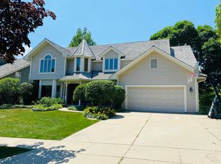 1131 Kristin Dr, Libertyville, IL