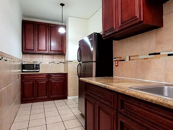 4th image of 1056 Pacific Ave APT 5