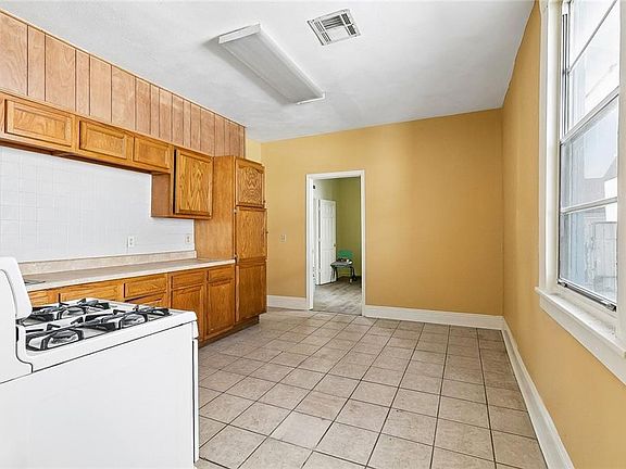 5th image of 1724 Eagle St