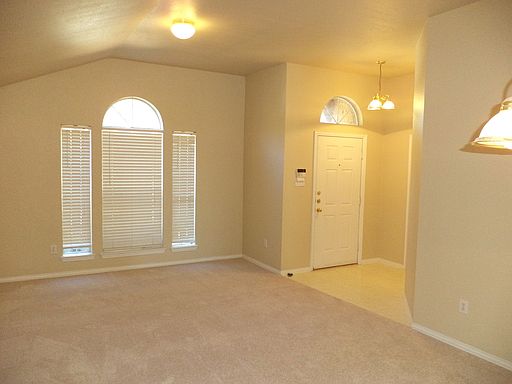 4th image of 1032 Port Sullivan Dr