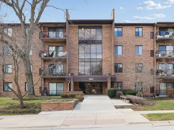 7510 Farmingdale Dr APT 407, Darien, IL 60561
