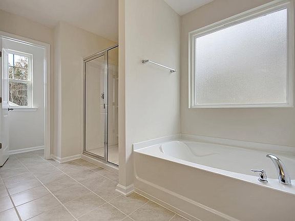 05 Greenwood Master Bathroom