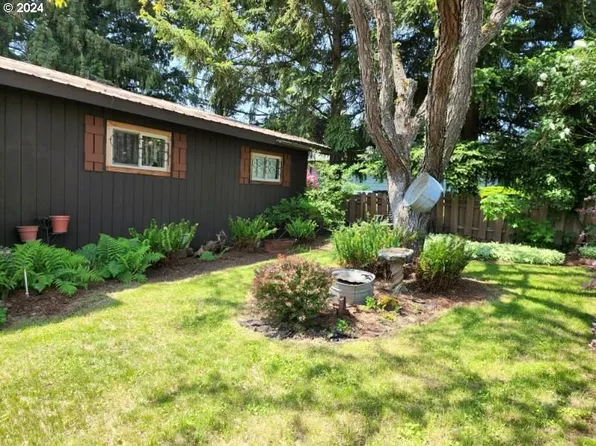 443 NE Cherry St, White Salmon, WA 98672