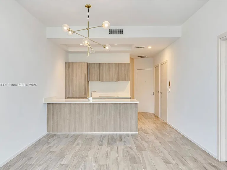 801 S Miami Ave — Photo 2
