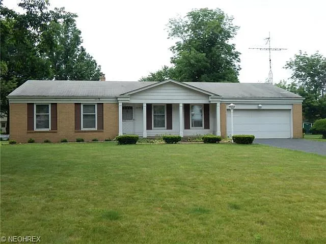 3932 Bellwood Dr SE photo 1