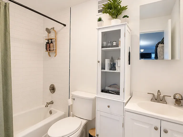 517 E 5th St #500 — Photo 9