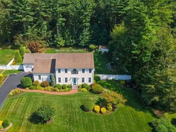 53 Queens Cir, Raynham, MA 02767