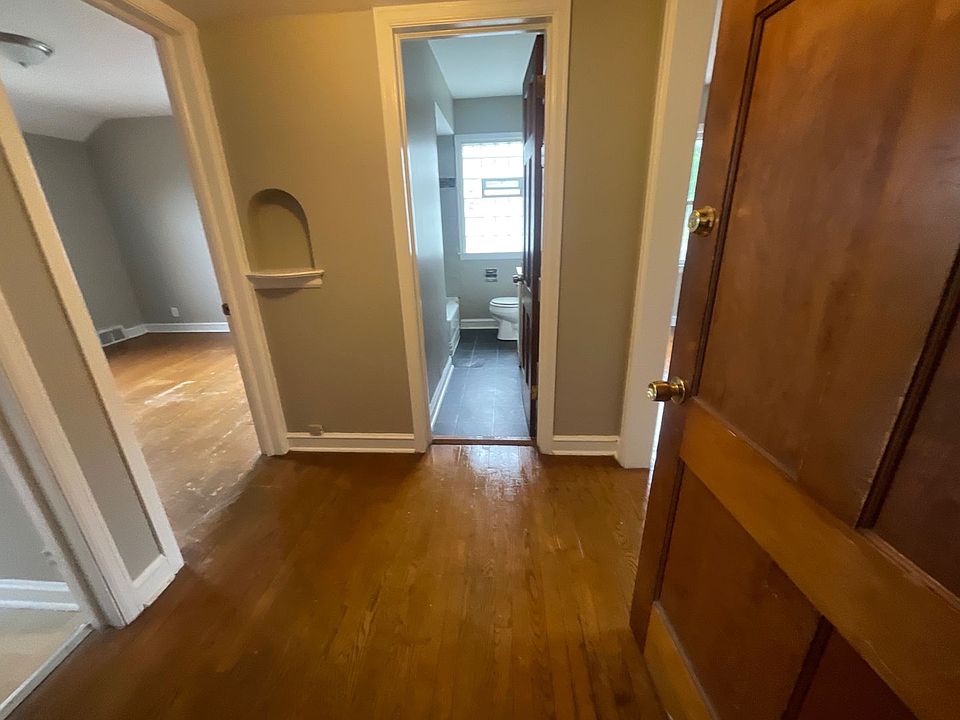 1st image of 8927 W Hawthorne Ave #3