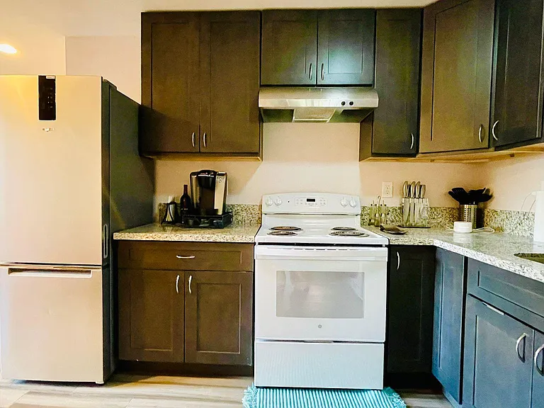 1051 Columbus Dr #2 — Photo 5