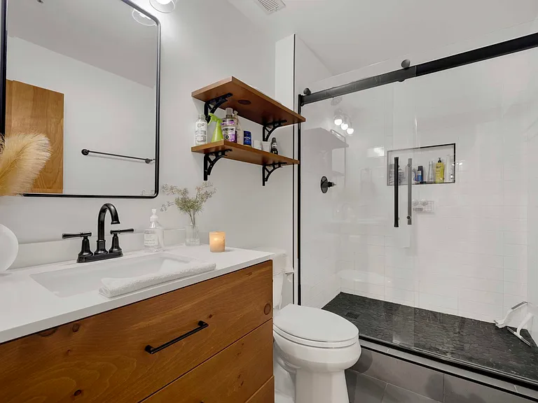 1500 W Monroe St #210 — Photo 6