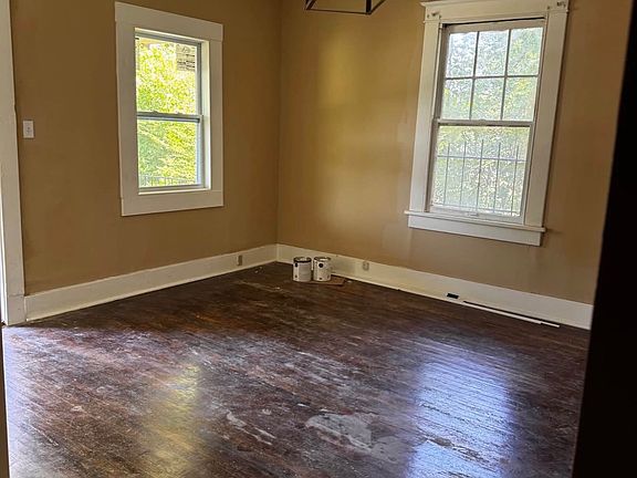 2nd image of 815 Dennison St