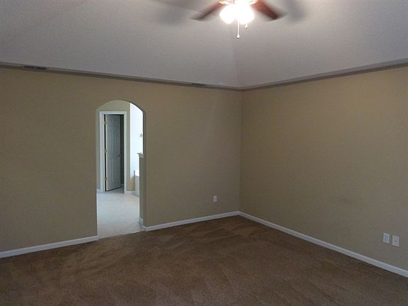 5th image of 164 Strawberry Ln