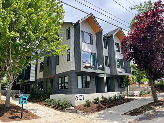 5th image of 601 SE Spokane St #201
