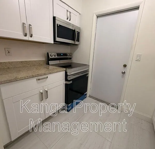 968 W 9th St #B2 — Photo 6