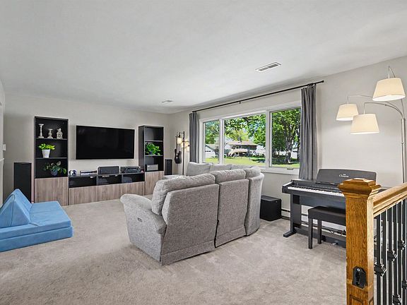 4th image of 2019 Greenhill Dr