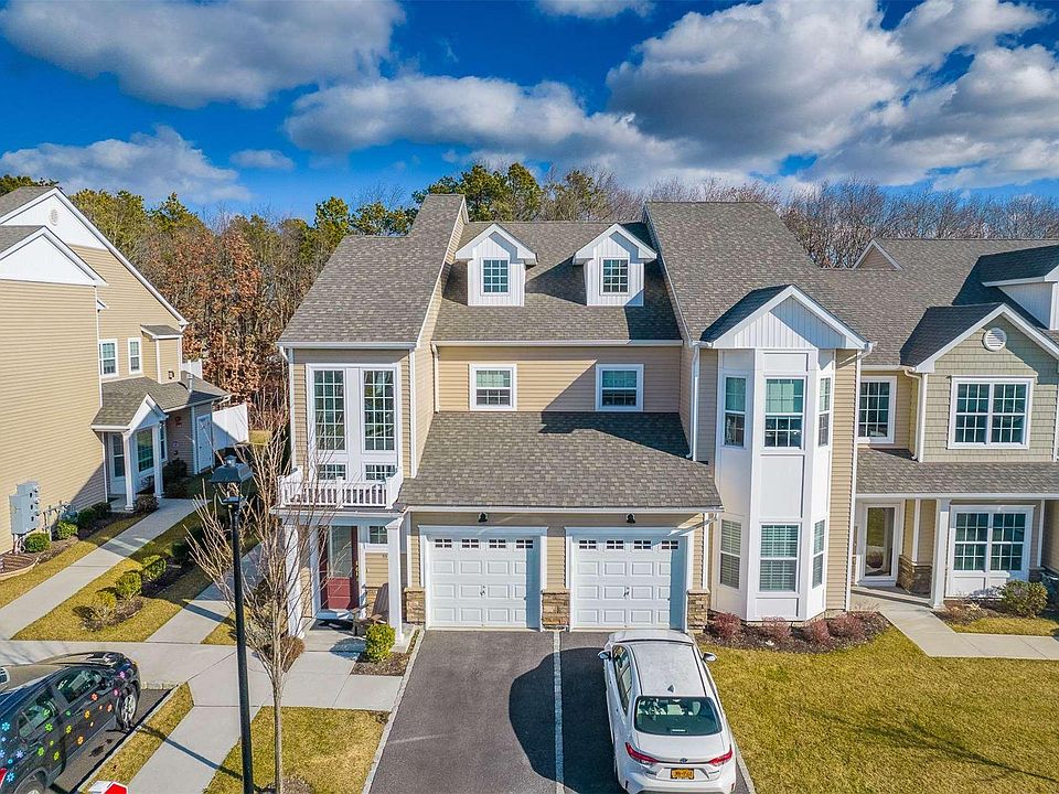 1st image of 61 Halley Dr #61