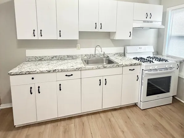 104 Lamberton St #1, New Haven, CT 06519