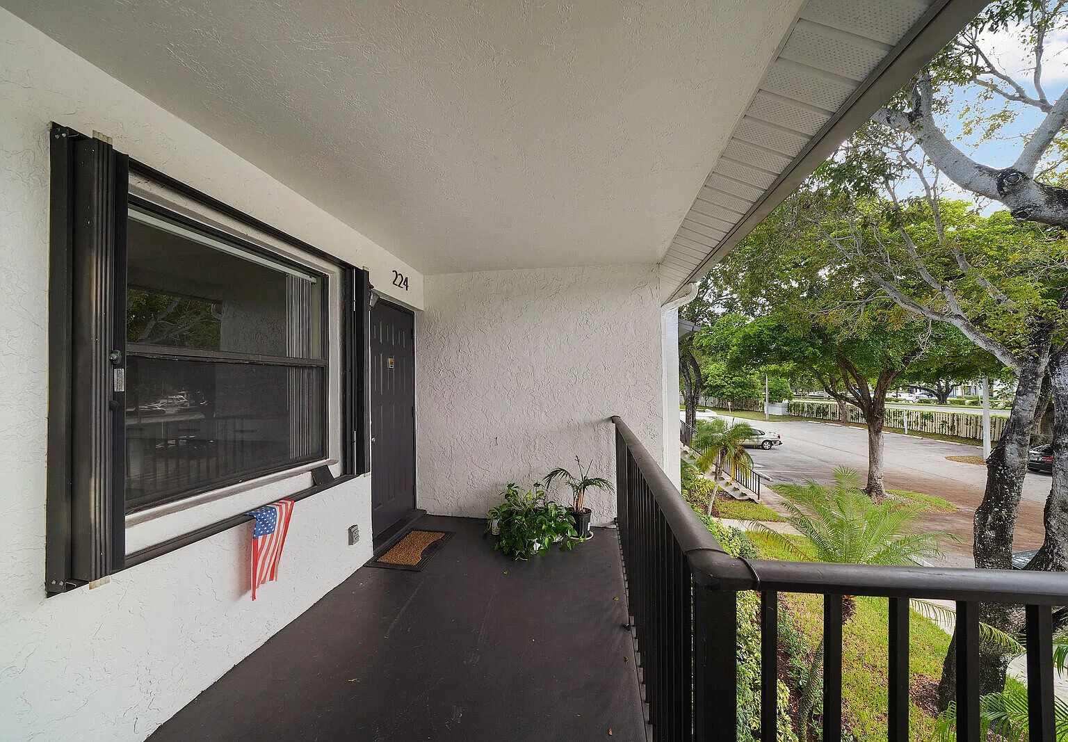 2 bed, 2.0 bath, 900 sqft, $2,700 — Photo 3