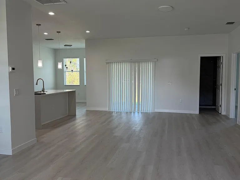 691 San Filippo Dr SE — Photo 3