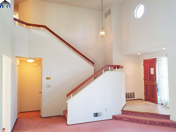3rd image of 2242 Highgate Dr