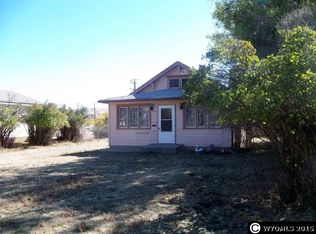 827 Big Horn St, Thermopolis, WY 82443