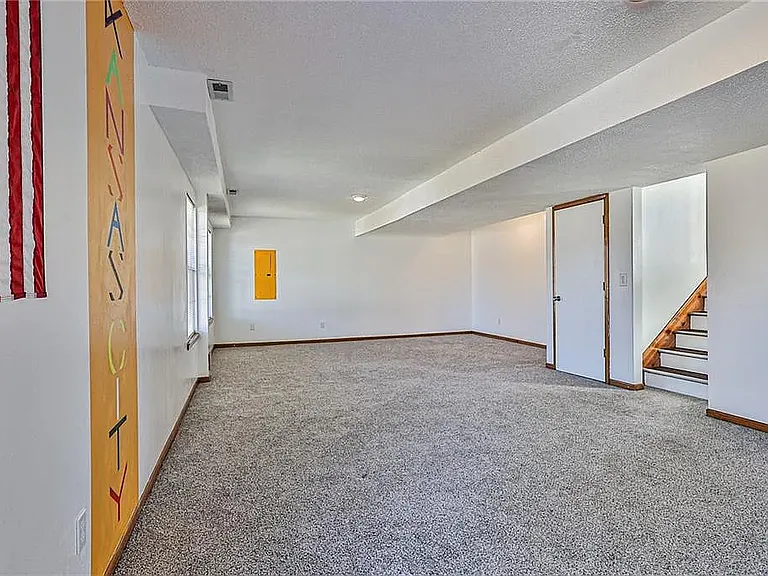 4010 E 16th Ct — Photo 25
