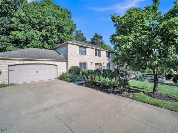 6874 Karen Dr, Seven Hills, OH 44131