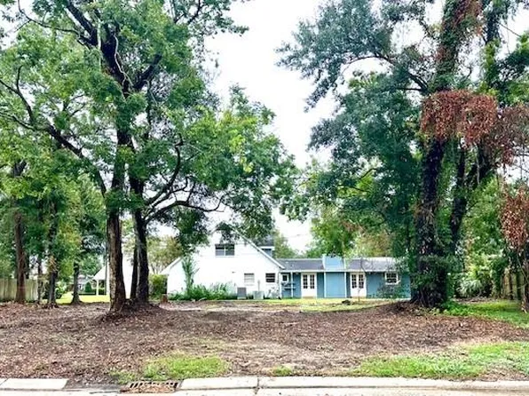 2 Whispering Oaks Dr, New Orleans, LA 70123