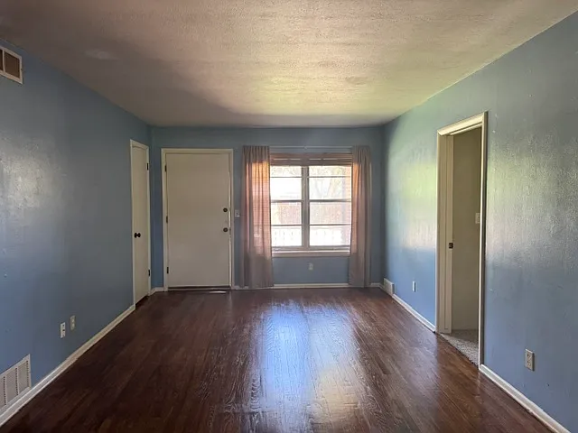 2108 Marshall Drive - 1 — Photo 2